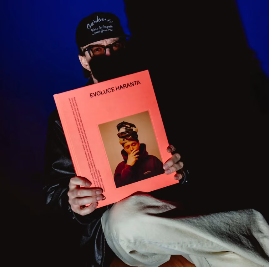Paulie Garand pokřtil v Book Therapy svou první knihu Evoluce Haranta – foto 3 | brand photo