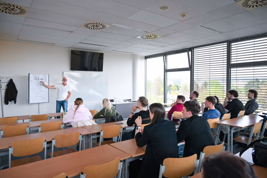 Komplexní přístup ke vzdělávání: NEWTON University sází na mezinárodní standardy – fotografie 2