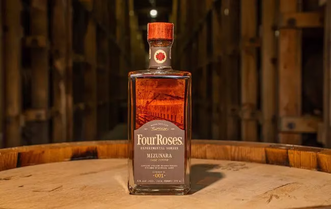 Four Roses Experimental Series No.001: bourbon dokončený v dubu mizunara - fotografie 2