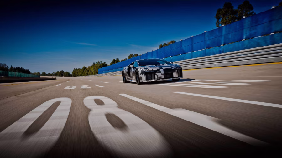 Audi Nuvolari při testování na okruhu