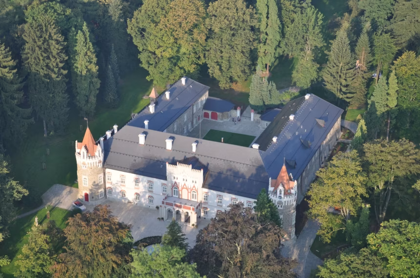 Na zámku jako doma, to je CHATEAU HERÁLEC - foto 1 | brand photo