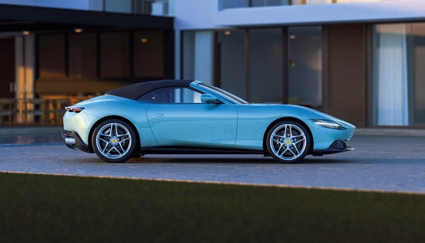 Nové Ferrari Roma Spider se vrací k ikonickým kabrioletům z minulosti - foto 1 | brand photo