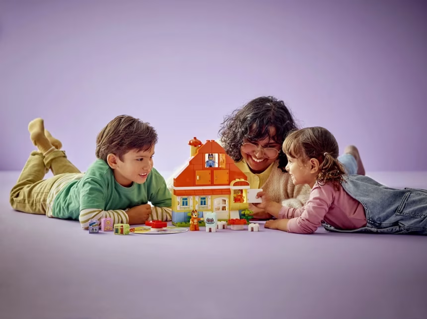 Oblíbený seriál Bluey™ ožívá ve stavebnicích LEGO®, které promění hru v rodinné dobrodružství - foto 1 | brand photo