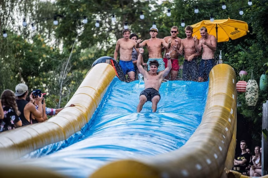 Radlická kulturní sportovna: Dokonalé místo pro večírek, konferenci či teambuilding - foto 1 | brand photo