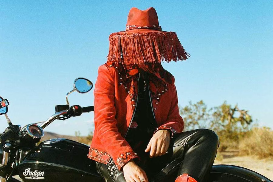 Red Leather + support: Jady