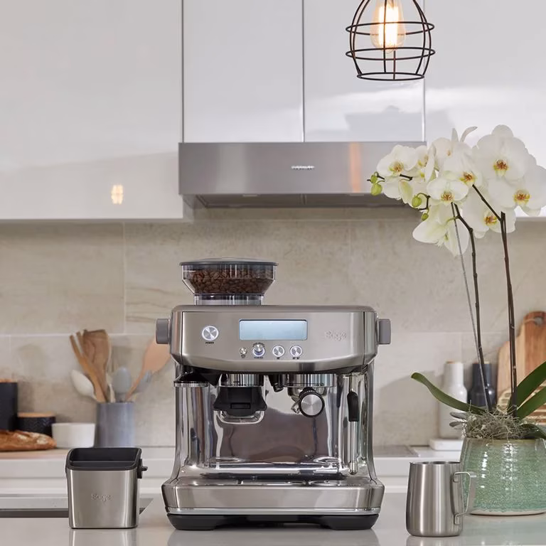 Sage doplňuje řadu nejprodávanějších kávovarů o nový Espresso model s mlýnkem na kávu The Barista PRO - foto 1 |…