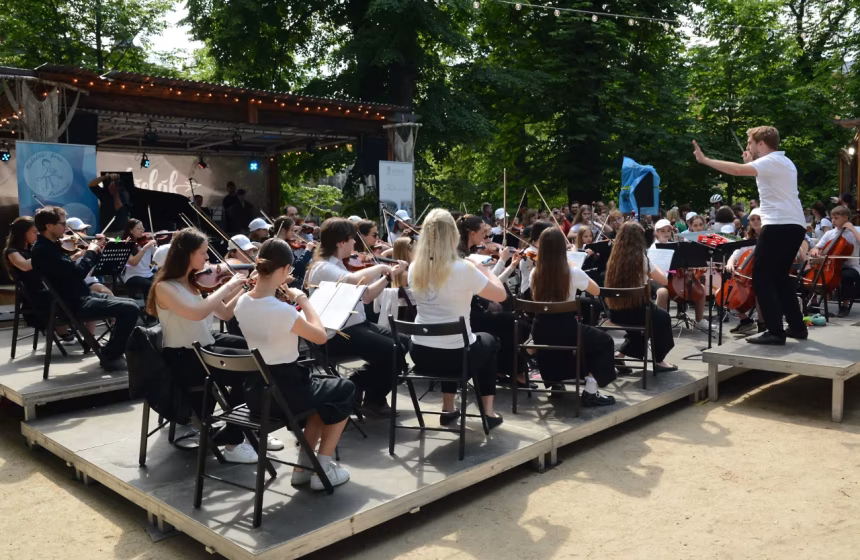 Sbírka na open air koncert Přijďte si s námi zahrát - foto 3 | brand photo