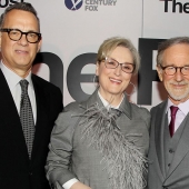 Steven Spielberg s hlavními hvězdami filmu, Tomem Hanksem a Meryl Streepovou