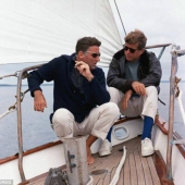 JFK na jachtě