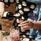 Club Martini Roof Bar – příprava drinku
