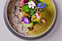 Brokolice, salsa verde, letní salát, beurreblanc