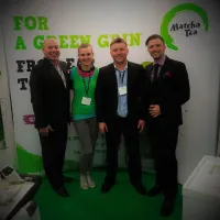 S Petrem Patočkou (druhý zprava) založil úspěšnou čajovou značku Matcha Tea.