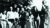 Foto: Futura Praha / Táflrundisté spolu trávili prázdniny (třetí zleva Karel Steinbach, vedle něj Olga Scheinpflugová, první zprava Ferdinand Peroutka)