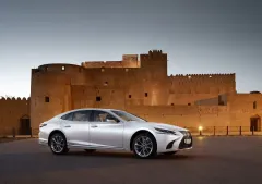 Exkluzivní recenze luxusní limuzíny Lexus LS 500h - foto 1 | brand photo