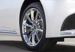 Exkluzivní recenze luxusní limuzíny Lexus LS 500h - foto 5 | brand photo