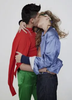 Vivenne Westwood přichazí v kolekci Spring/Summer 2019 se silným poselstvím „BUY LESS, DRESS UP“ - foto 2 | brand photo