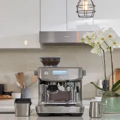 Sage doplňuje řadu nejprodávanějších kávovarů o nový Espresso model s mlýnkem na kávu The Barista PRO - foto 1 | brand photo