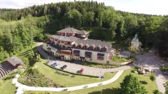 Prožijte odpočinkovou dovolenou či pohodovou firemní schůzku v luxusním hotelu Studánka ve východních Čechách! - foto 1 | brand photo