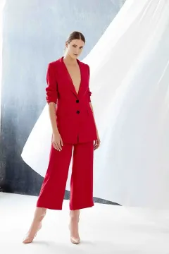 Látky svádící k dotyku a velmi ženská silueta, to jsou stěžejní prvky nové kolekce Tatiany Kovaříkové - foto 3 | brand photo