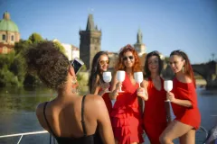 Oslava na lodi Explorer se šampaňským Moet & Chandon - foto 1 | brand photo