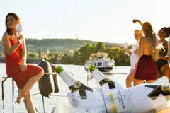 Oslava na lodi Explorer se šampaňským Moet & Chandon - foto 4 | brand photo