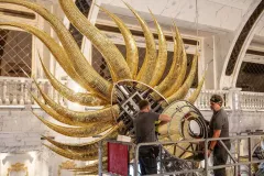 Největší svítící šperk visí v lobby hotelu na ostrově Saipan - foto 2 | brand photo