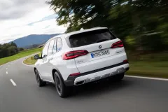 Nové BMW X5 xDrive40d a nové BMW X6 xDrive40d s mild hybridním motorem - foto 1 | brand photo