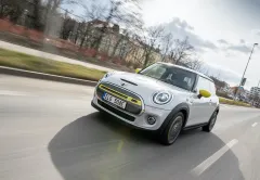 Nové a jedinečné MINI Cooper SE s elektrickým motorem - foto 4 | brand photo
