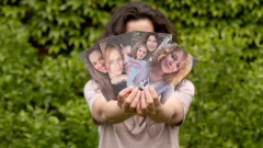 Zakoupením charitativní pohlednice s fotografií známých hereček uděláte hned trojnásobnou radost! - foto 2 | brand photo