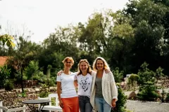 Zakoupením charitativní pohlednice s fotografií známých hereček uděláte hned trojnásobnou radost! - foto 4 | brand photo