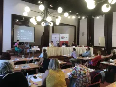 Proběhla odborná konference o výuce finanční gramotnosti na školách  - foto 1 | brand photo