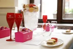 MAKRONKY MUMM ANEB KDYŽ SE SPOJÍ EXKLUZIVNÍ ŠAMPAŇSKÉ S CUKRÁRNOU SAINT TROPEZ - foto 3 | brand photo