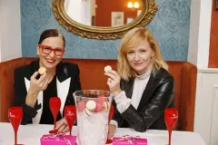 MAKRONKY MUMM ANEB KDYŽ SE SPOJÍ EXKLUZIVNÍ ŠAMPAŇSKÉ S CUKRÁRNOU SAINT TROPEZ - foto 4 | brand photo