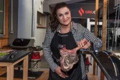 Setkání gurmánů: známé tváře se učily grilovat