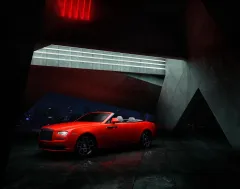 NOVÉ ODSTÍNY NEON NIGHTS ROZZÁŘÍ VOZY ROLLS-ROYCE Z ŘADY BLACK BADGE  - foto 2 | brand photo