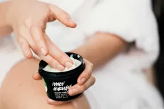 #VEGANUARY S LUSH, ANEB VEGANSKY OD HLAVY AŽ K PATĚ - foto 1 | brand photo