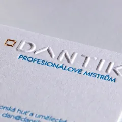 Slepotisk laserový výsek na vizitce