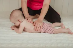 Jak se správně věnovat miminku díky BABY masážím od Michaely Cázerové - foto 3 | brand photo