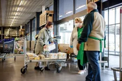 Prodejny makro ČR se zapojily do Sbírky potravin, přispěly 14 618 kg zboží - foto 2 | brand photo