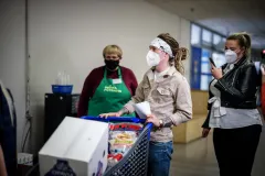 Prodejny makro ČR se zapojily do Sbírky potravin, přispěly 14 618 kg zboží - foto 4 | brand photo