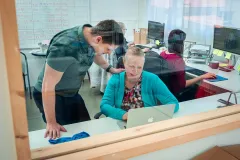 Jak se šijí zakázkové produkty pro naše miminka s paní Lucií Ježkovou - foto 4 | brand photo