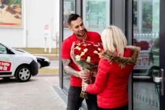 Potěšte maminku na Den matek kyticí 100 růží z Florea.cz - foto 2 | brand photo