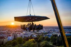 Dinner in the Sky: Romantická atrakce bude přímo u Vltavy - foto 1 | brand photo