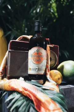 LIMITOVANÁ EDICE RUMU HAVANA CLUB X PIGALLE V KUBÁNSKÝCH BARVÁCH - foto 4 | brand photo