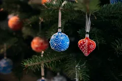 Barevné Vánoce s ručně vyráběnými a zdobenými ozdobami Koulier - foto 2 | brand photo