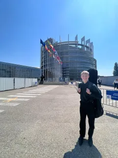 Mladý violoncellista z NFH hrál v Evropském parlamentu - foto 1 | brand photo