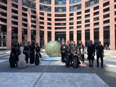 Mladý violoncellista z NFH hrál v Evropském parlamentu - foto 2 | brand photo