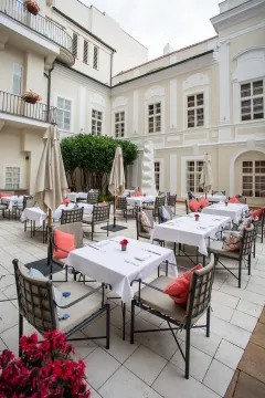 HOTEL THE MOZART PRAGUE zve každý čtvrtek do Summer Lounge - foto 2 | brand photo