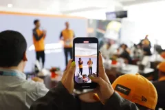  Pociťte tlukot srdce Formule 1 v McLaren Paddock Clubu - foto 2 | brand photo