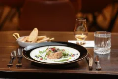 “W” Restaurant & Whiskey Bar: Skvělé jídlo a prémiové whisky v elegantním prostředí - foto 3 | brand photo